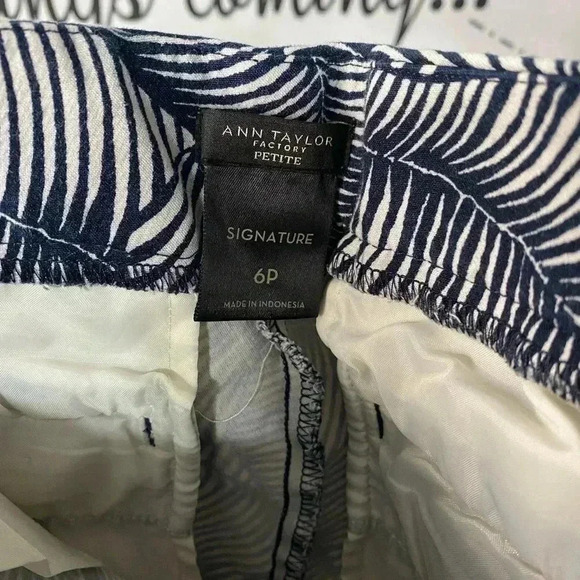 Ann Taylor Leaf Botanical Cropped Pants - Picture 8 of 9